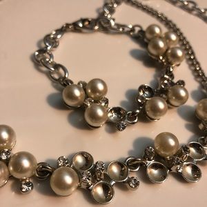 Pearl necklace & bracelet set